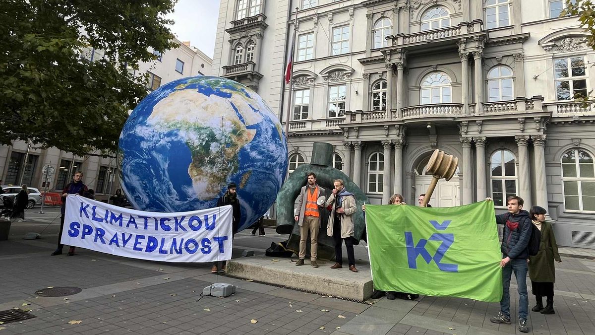 Pomalé Česko v boji se změnami klimatu? Spolek na Ústavním soudu neuspěl